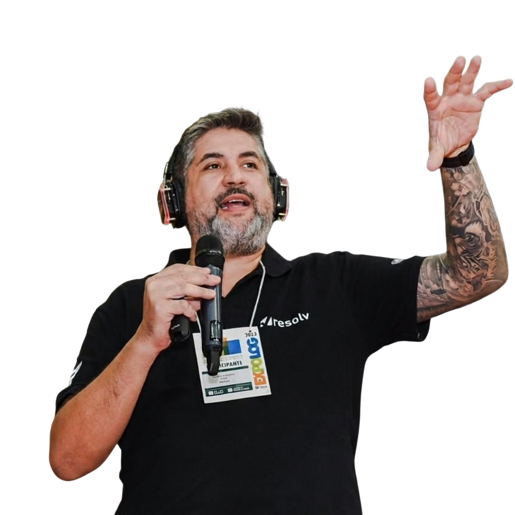 Marco Riveiros, fundador da Resolv, em palestra